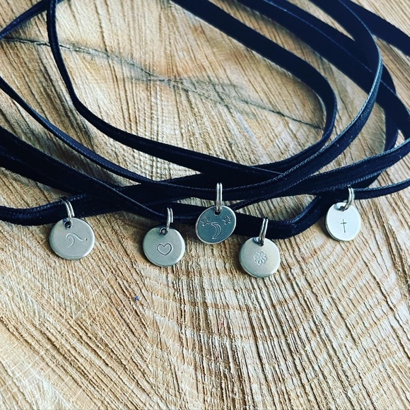 Disc Choker - Disc Necklace -  Hand Stamped Necklace - Choker Necklace - Picture 3 of 6